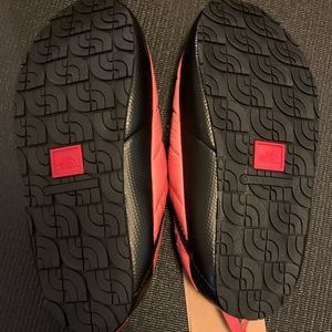 Womens size 8. North face mule slippers. New with tags